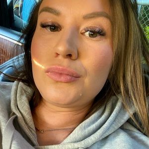 Meet your Posher, Nequila